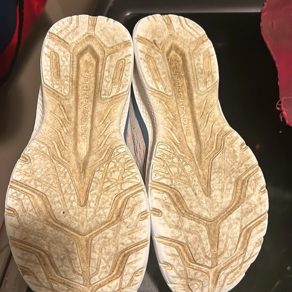Under Armour shoes - Picture 4 of 5